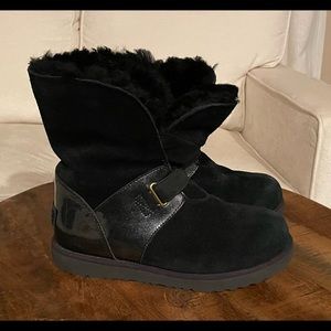 Girls black UGG slip on warm boots size 4 EUC